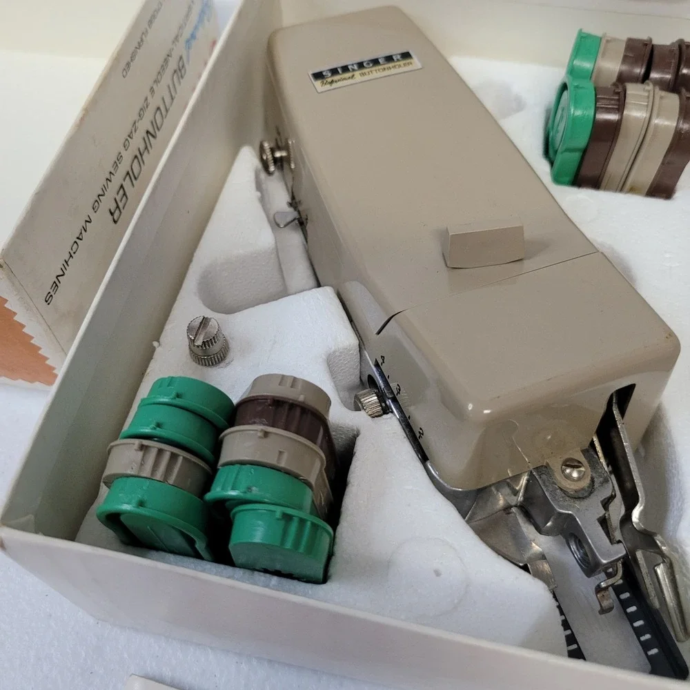 Vintage Singer Professional‎ Buttonholer Vertical Needle Zig-Zag V 102878 Boxed